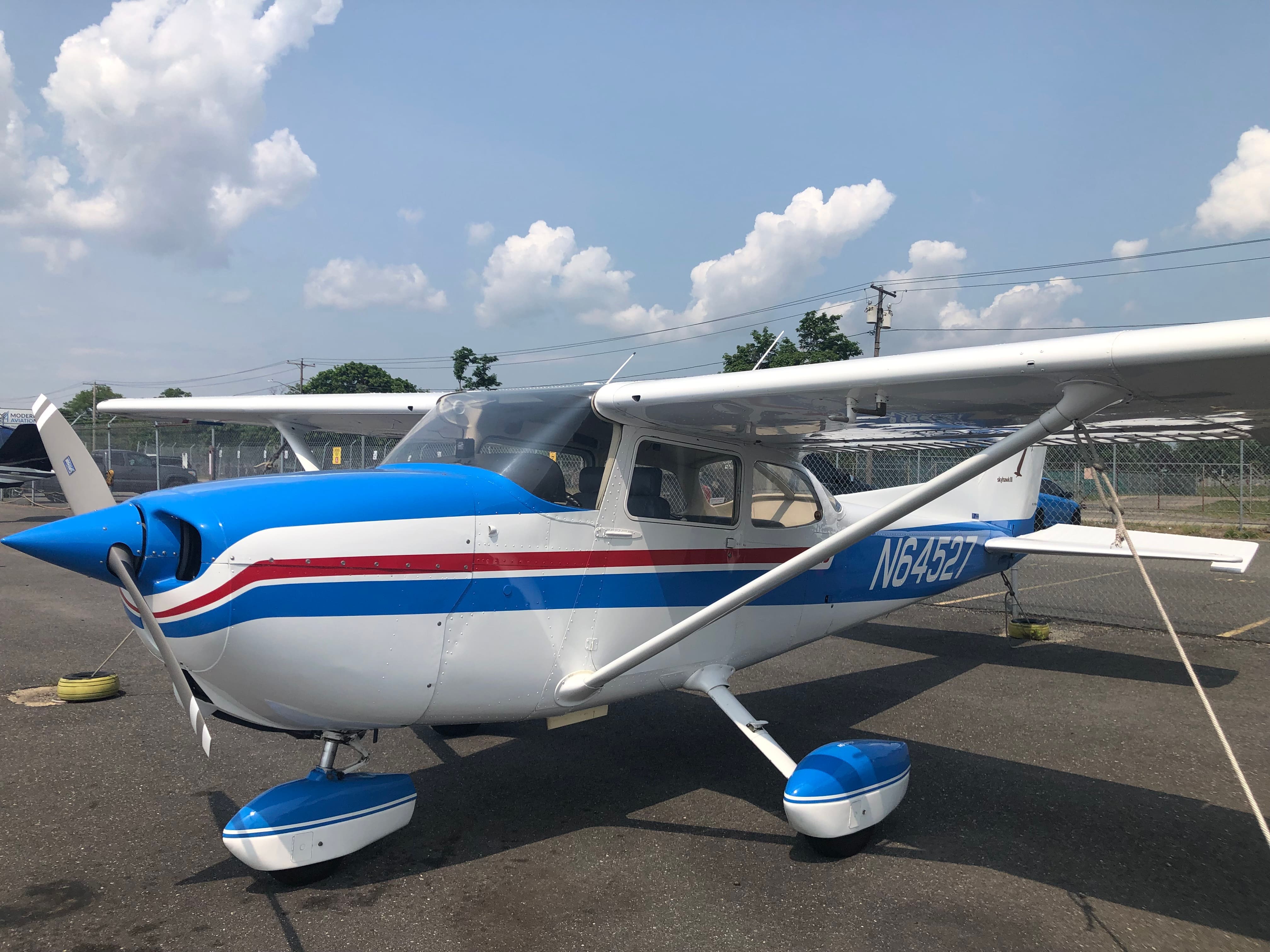 Aspire Aviation discovery flight aircraft on the ramp